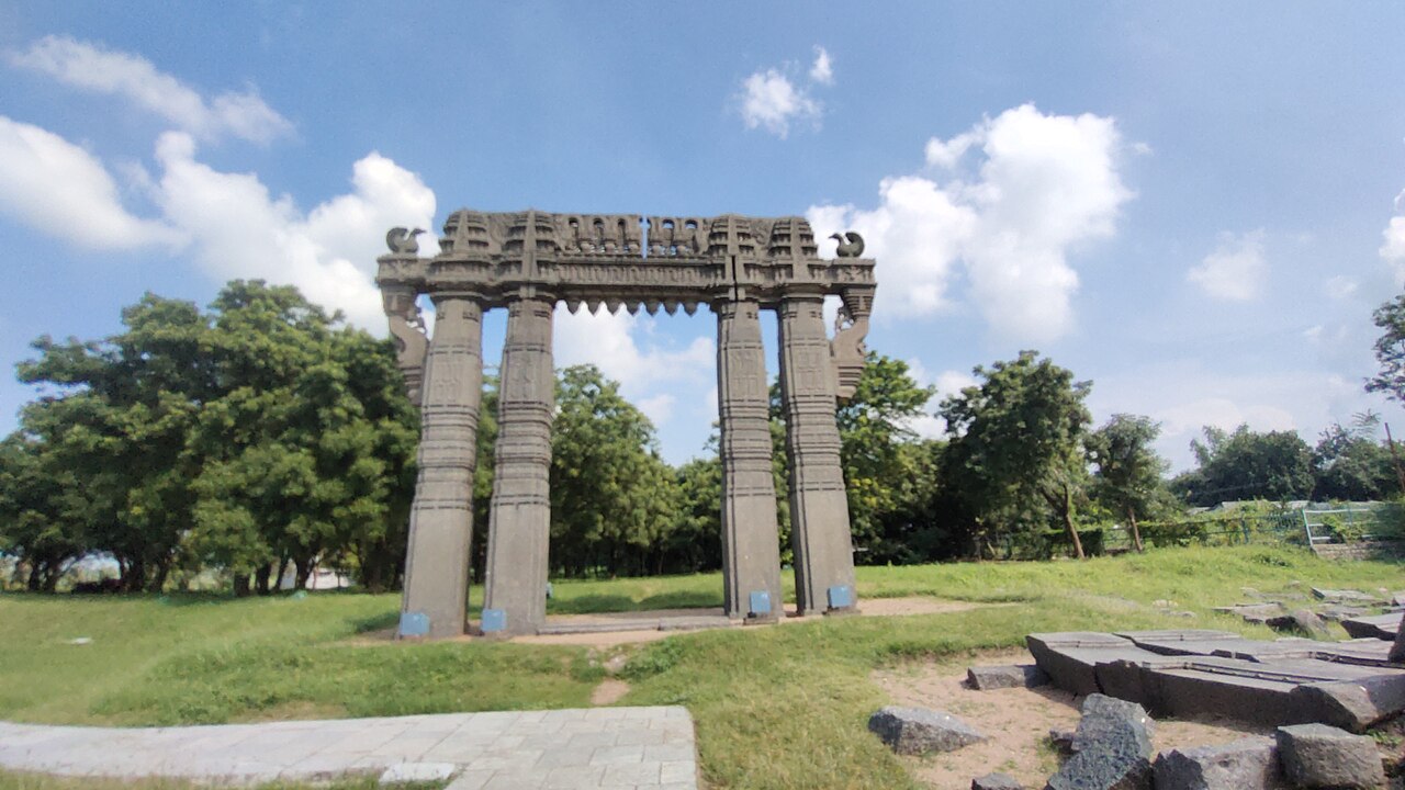 Kakatiya Thoranam, Warangal